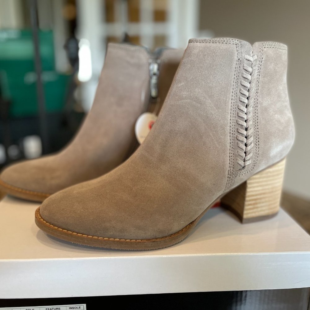 Blondo "Nina" ankle boots in "mushroom suede". NWT.